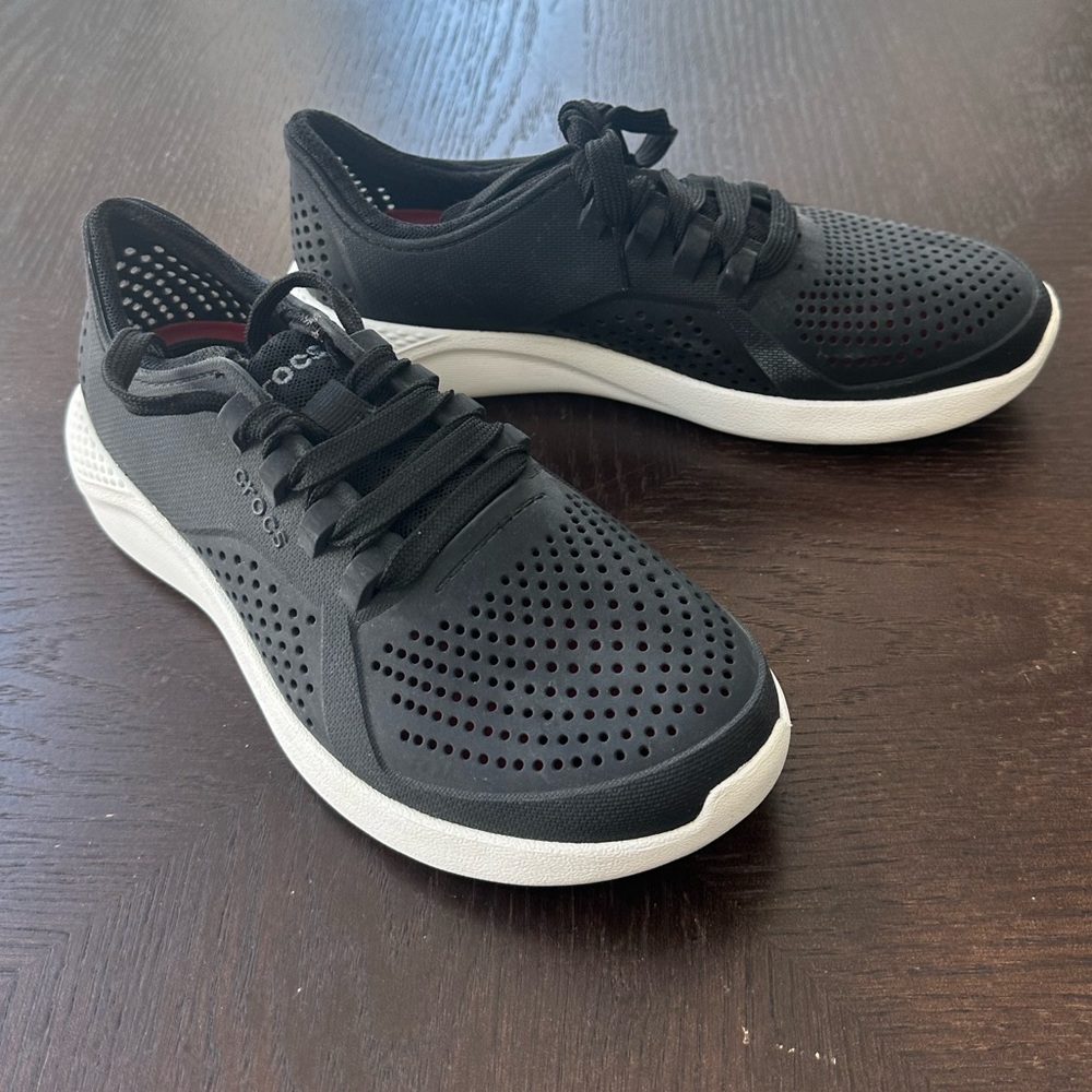 Crocs literide tennis shoe